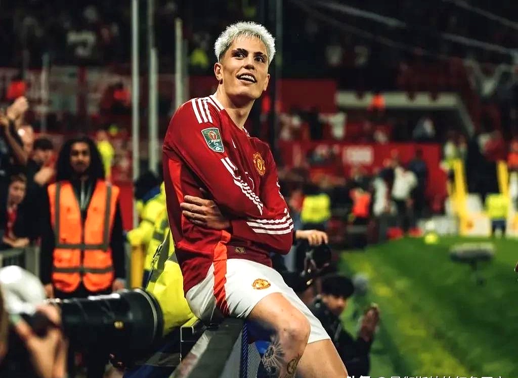 开云体育-曼联教练压力巨大！，阿扎伦卡遭遇十五持续失利再创辉煌时刻