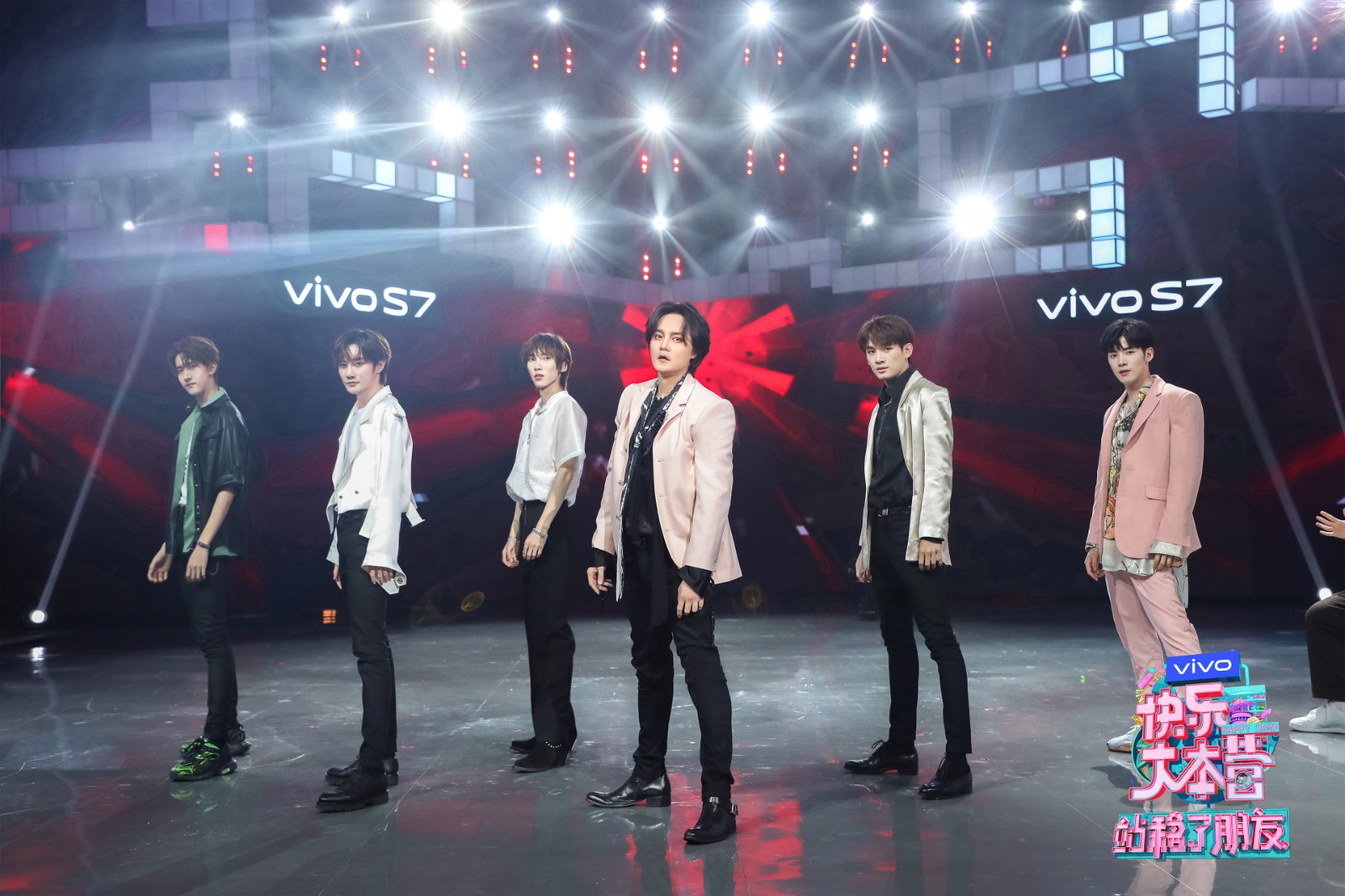 赛地聚焦:NBA总决赛清晨热度飙升,上海申花更衣室发声,话题不断,更衣室氛围转暖的简单介绍 赛地聚焦:NBA总决赛清晨热度飙升,上海申花更衣室发声,话题不断,更衣室氛围转暖的简单介绍