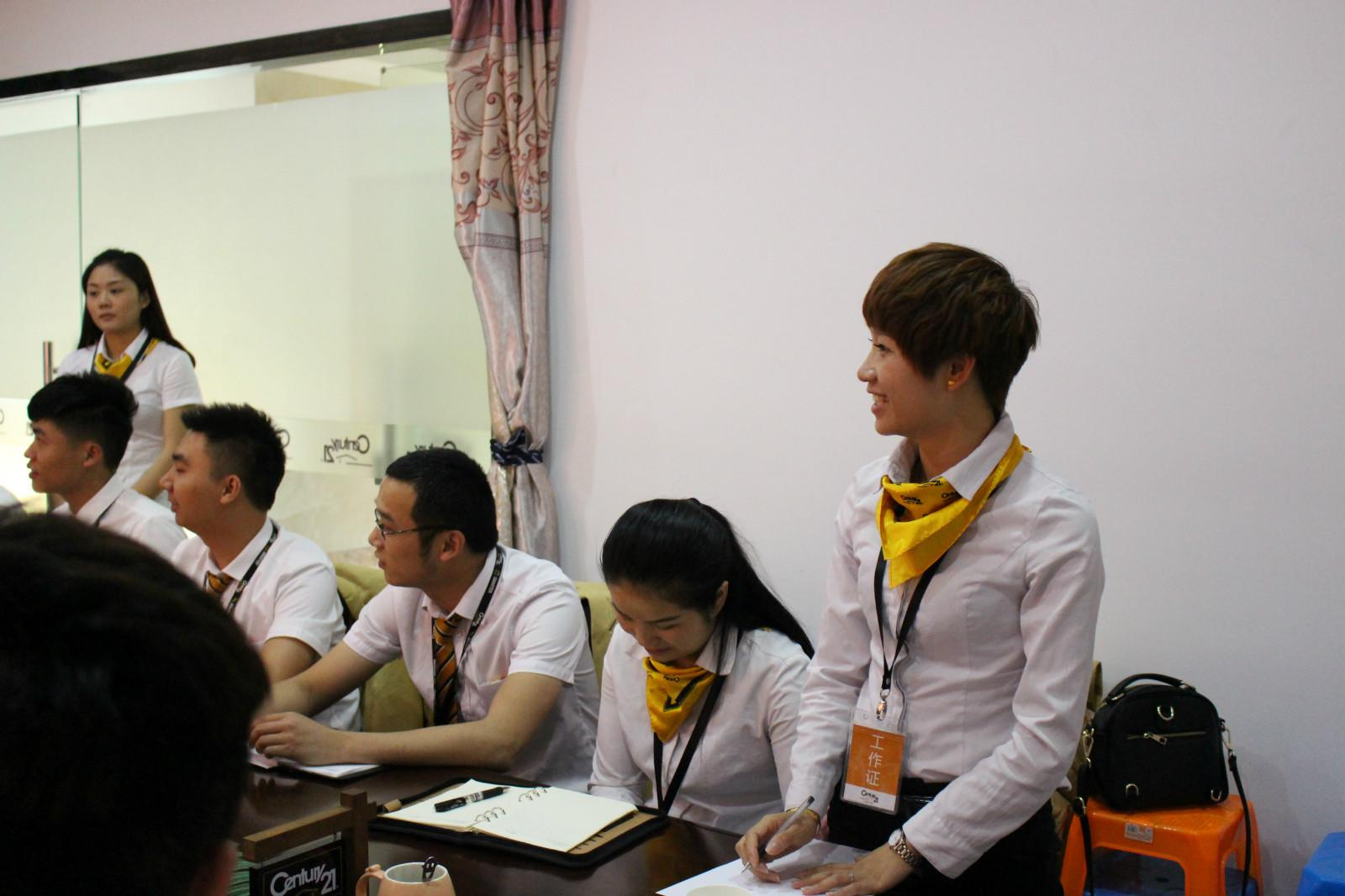 开云-集结日荷甲传出新动向，上海久事更衣室发声，管理层表态——话题不断，团队化学反应显著