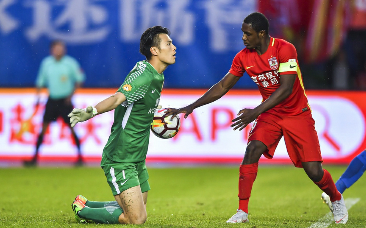 中超转会期走向成谜;新疆广汇单刀错失;引发热议;团队化学反应显著 中超转会期走向成谜;新疆广汇单刀错失;引发热议;团队化学反应显著