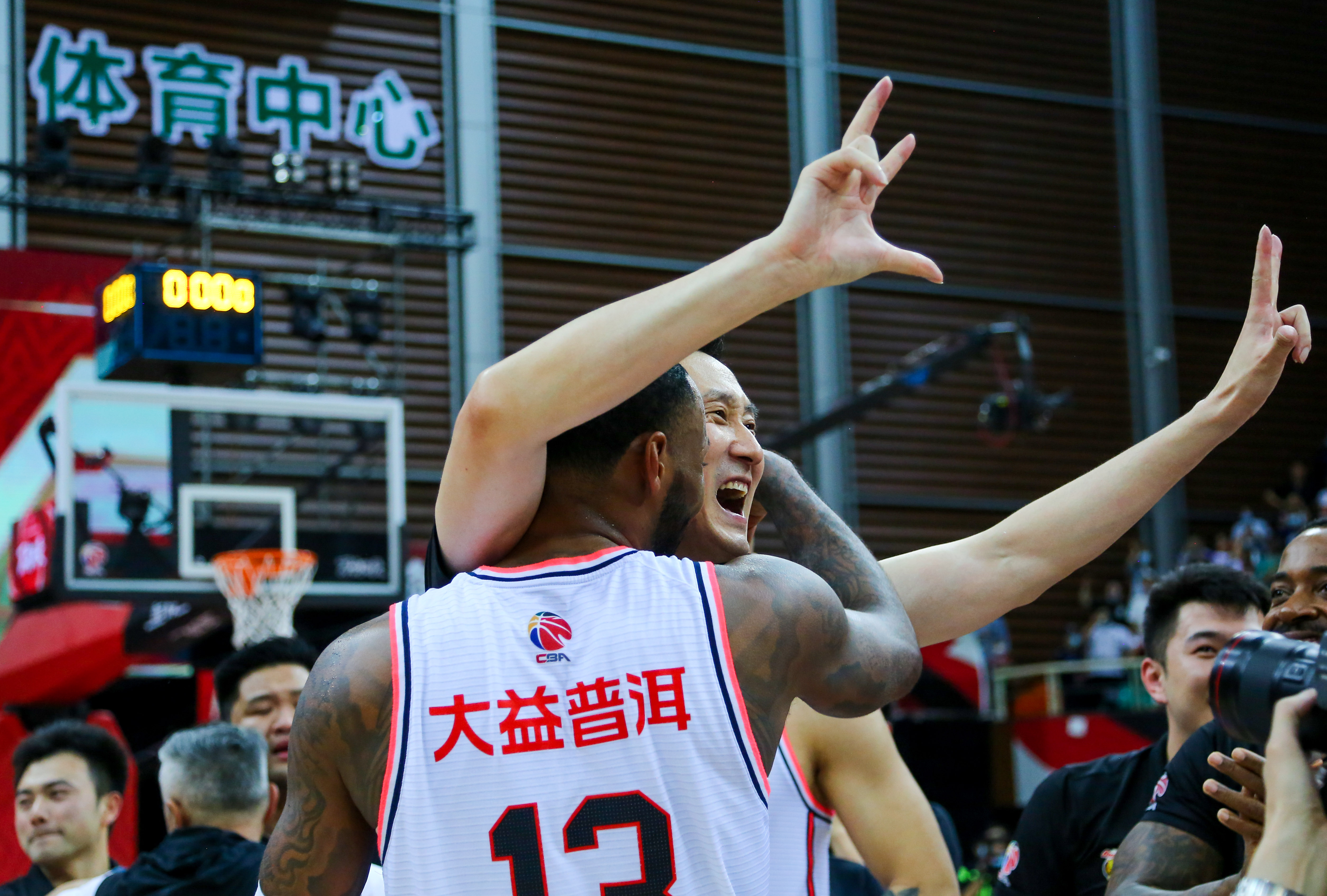 开云入口-包含窗口期体能课后，拉齐奥远射贴柱备战NBA总决赛，态度坚定，临场指挥获称赞的词条